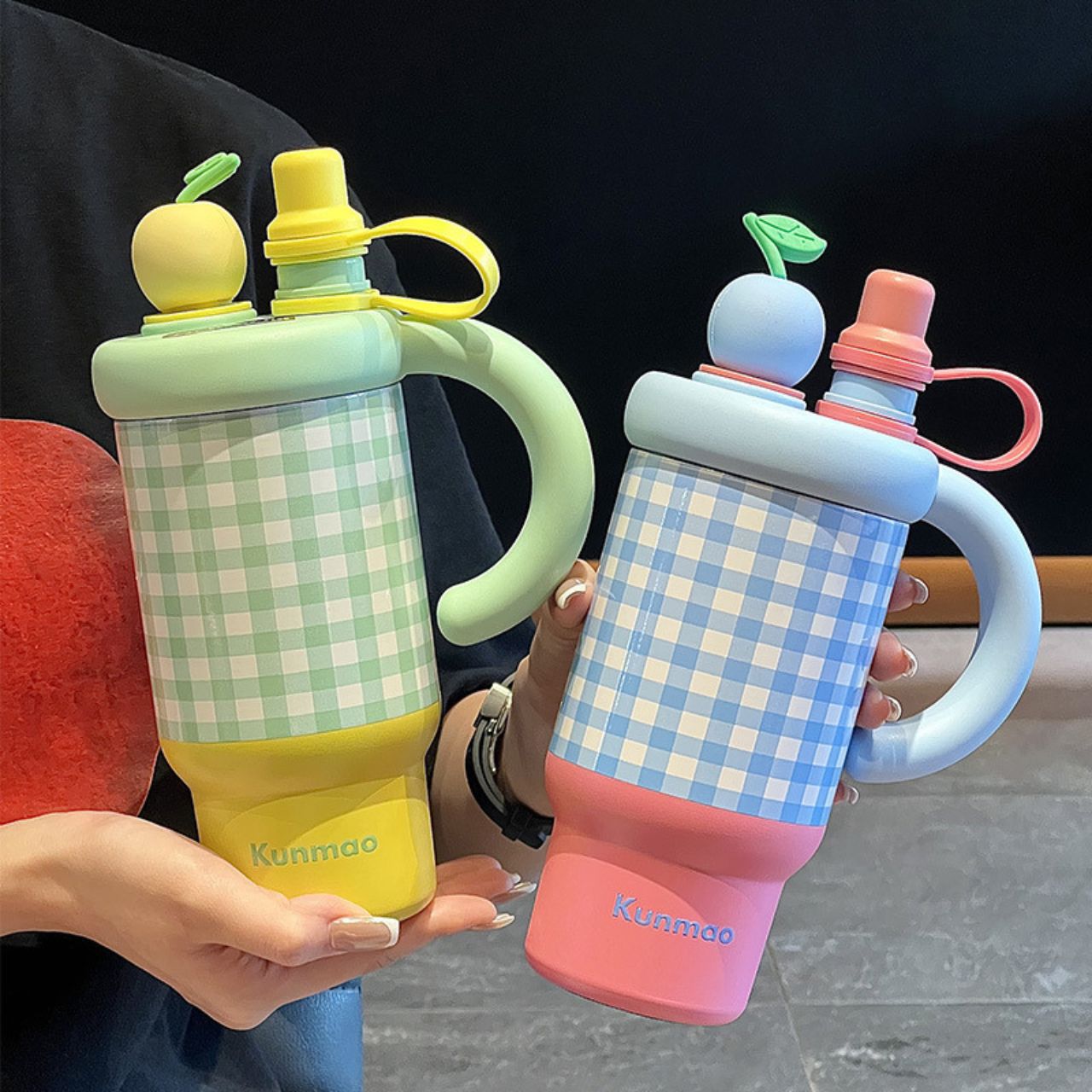 Gingham Fruity Sipper