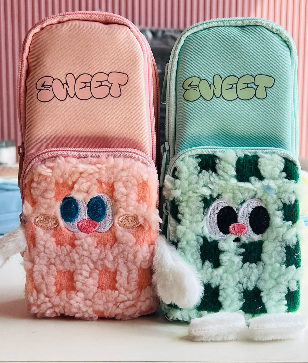 Fluffy Buddy Pouch ( 24151 )