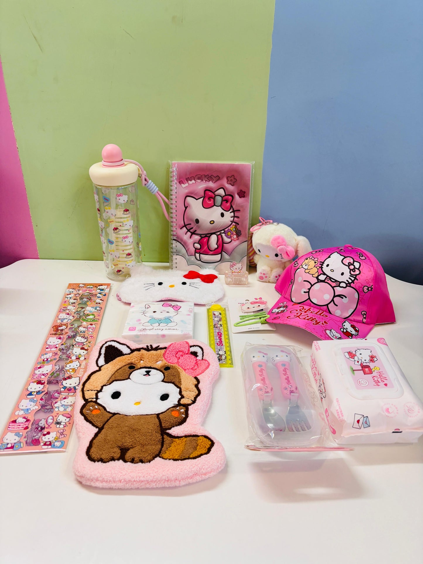 Glossy Hello Kitty Hamper