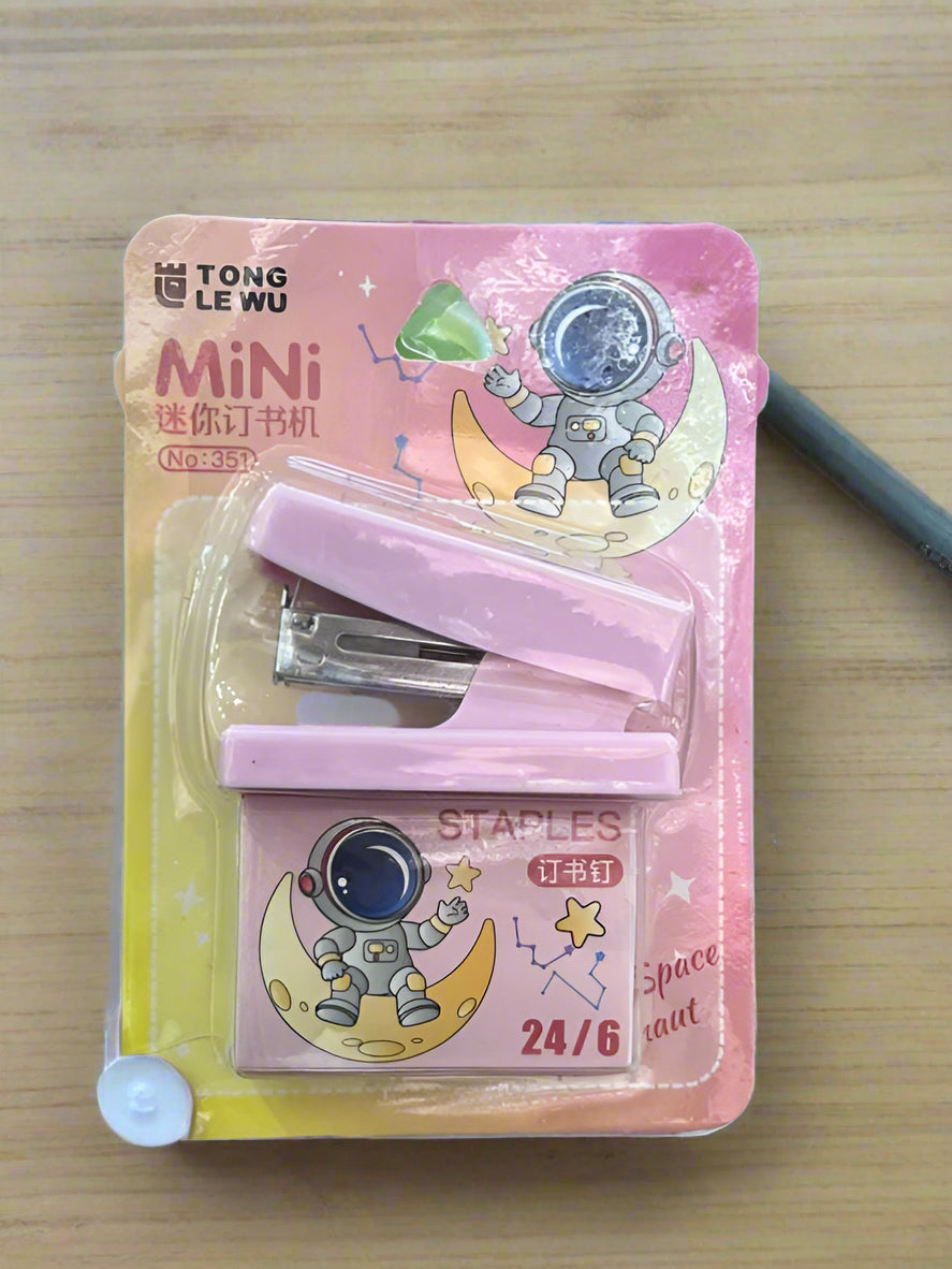 Astronaut Design Staple