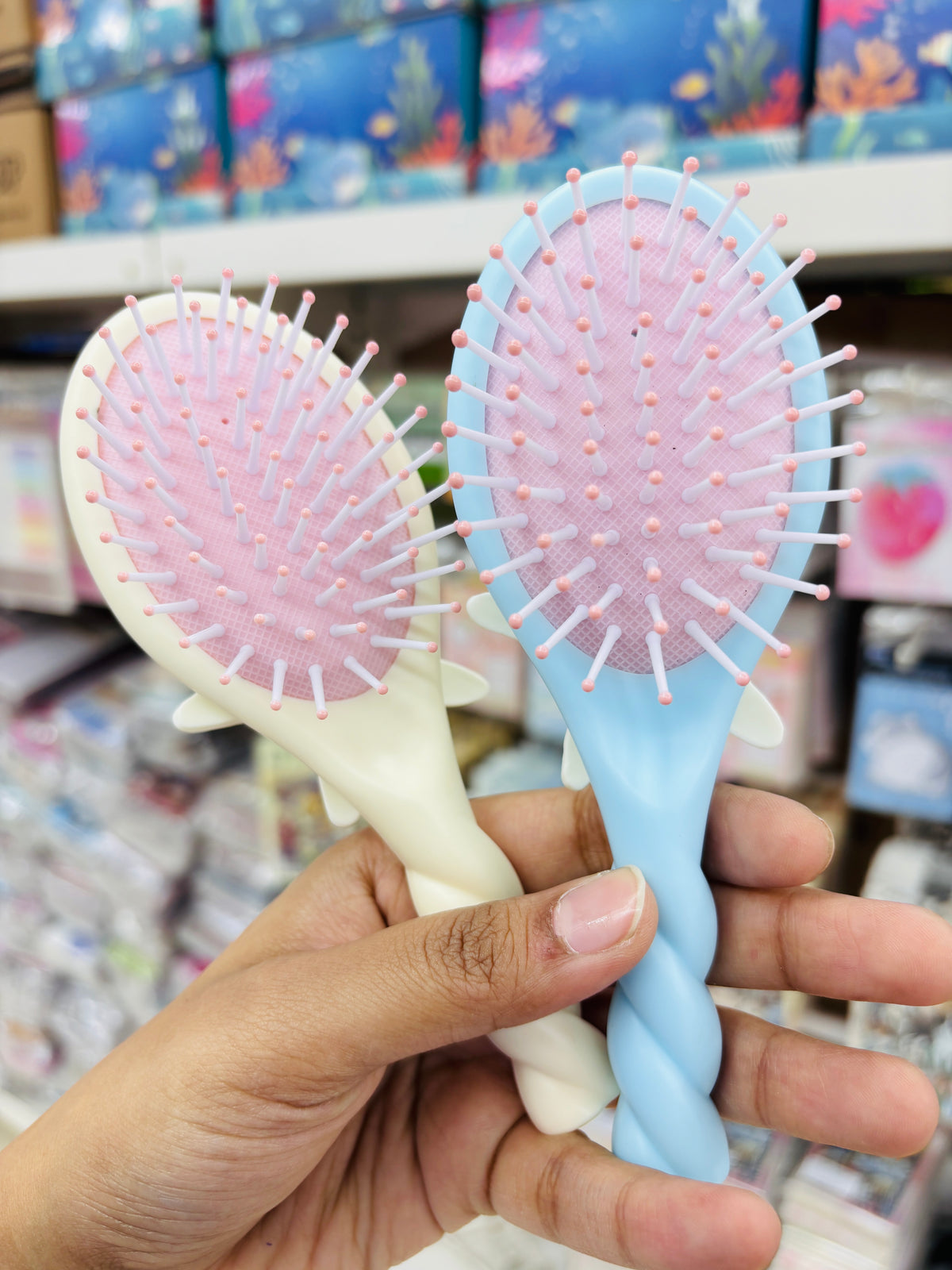 Twist Handle Hair Brush